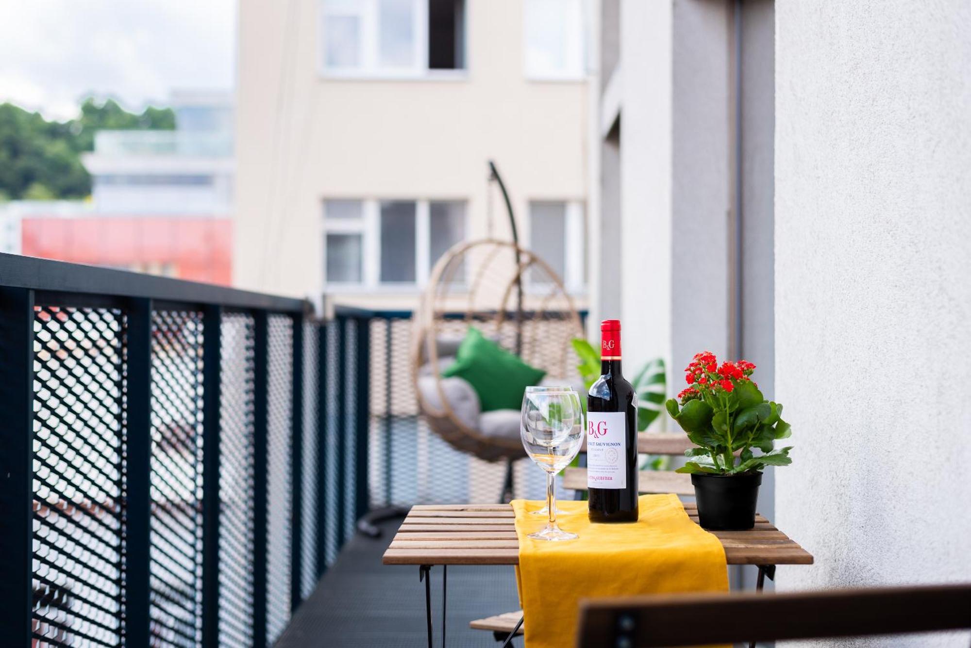2-level On Krizikova Near The Metro Apartmán Prague